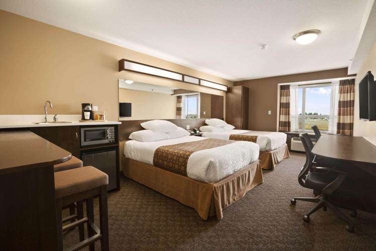 Microtel Inn & Suites by Wyndham Blackfalds Red Deer North photo 6