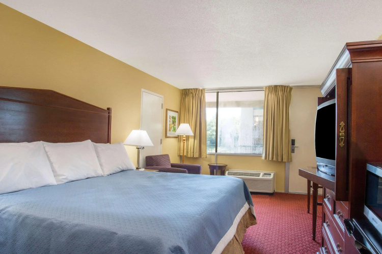 Days Inn by Wyndham Washington DC/Gateway