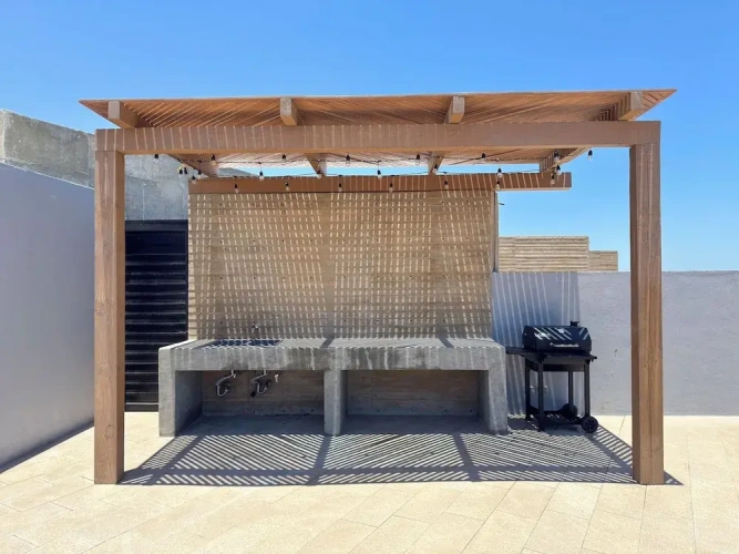 2 Bedrooms Grand Apartment with balcony and with sea view