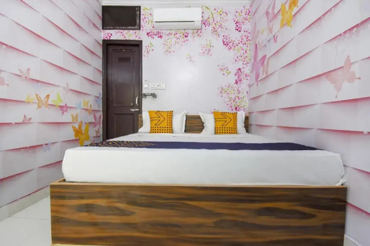 Hotel Adesh by OYO Rooms