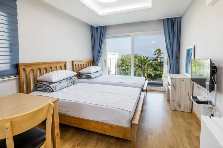 Standard Twin room with balcony