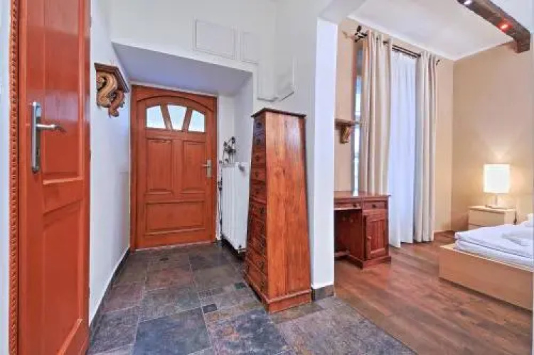 Rose Apartment