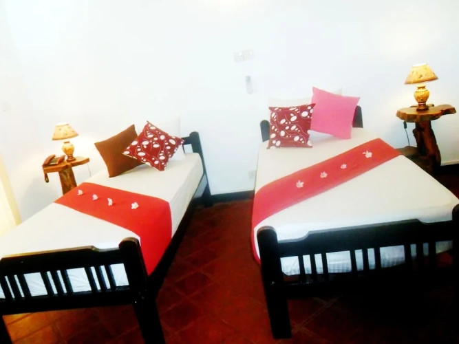4 Bedrooms Economy Double room with balcony and with mountain view