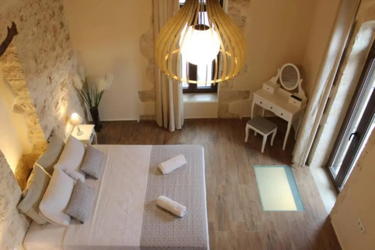 Stone Villa with swimming pool-BBQ!