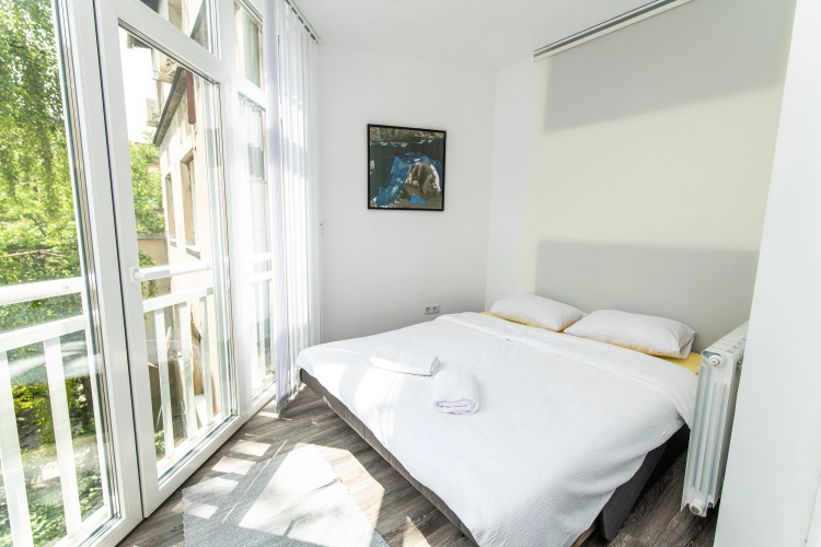 150sqm Apartment With 4 Units Great FOR Groups