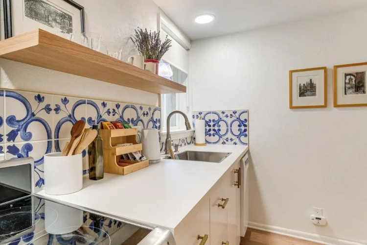 Walkable Apt w/ Off-street Parking in Cheesman!