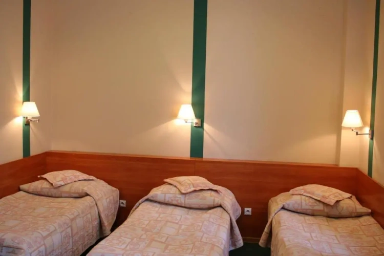 Standard Triple room