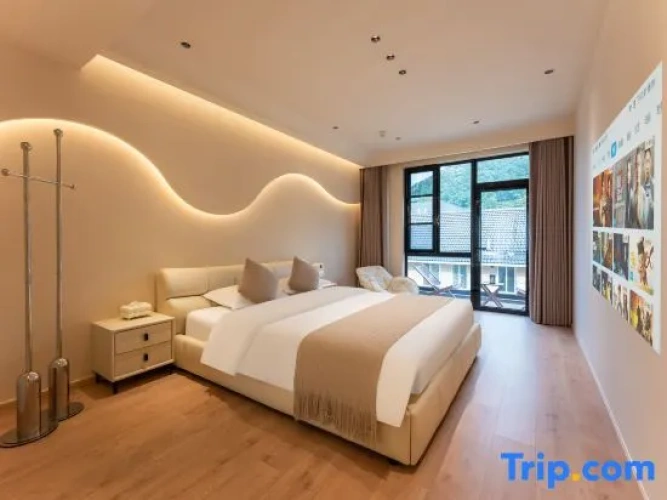 6 Bedrooms Villa