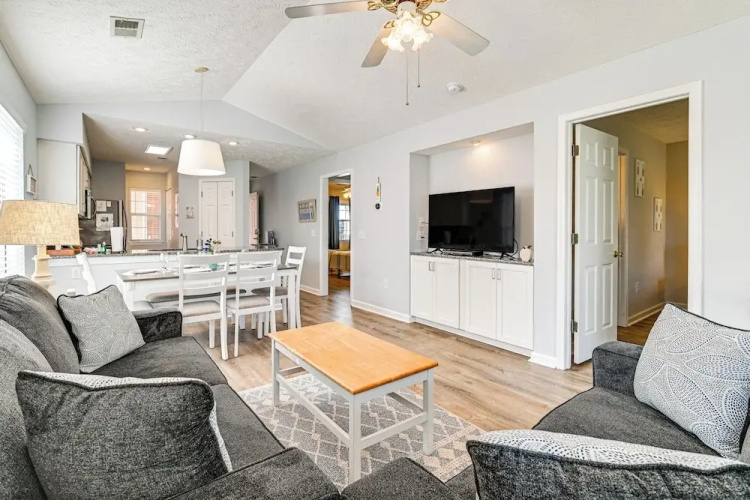 Resort Amenity Access: Chic Myrtle Beach Condo!