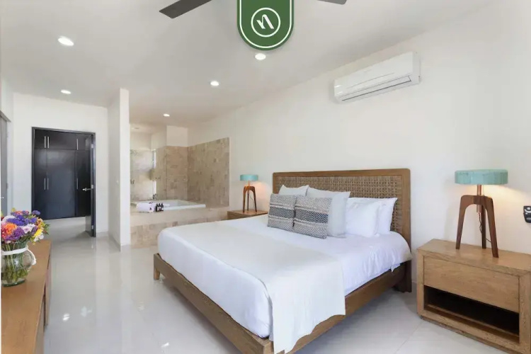 Brand New 3 BR Penthouse - Oceanview Rooftop Pool