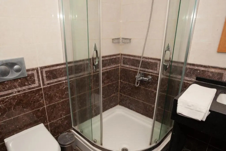 1 Room, Luxury shared pool apartment