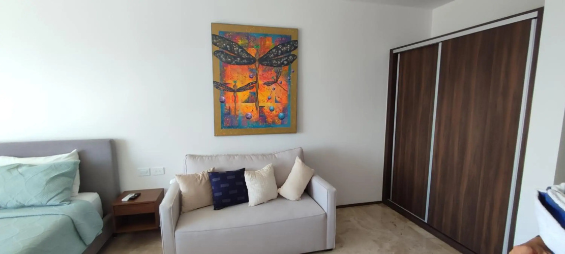 Menesse mitdtown2 , AVE 25TH