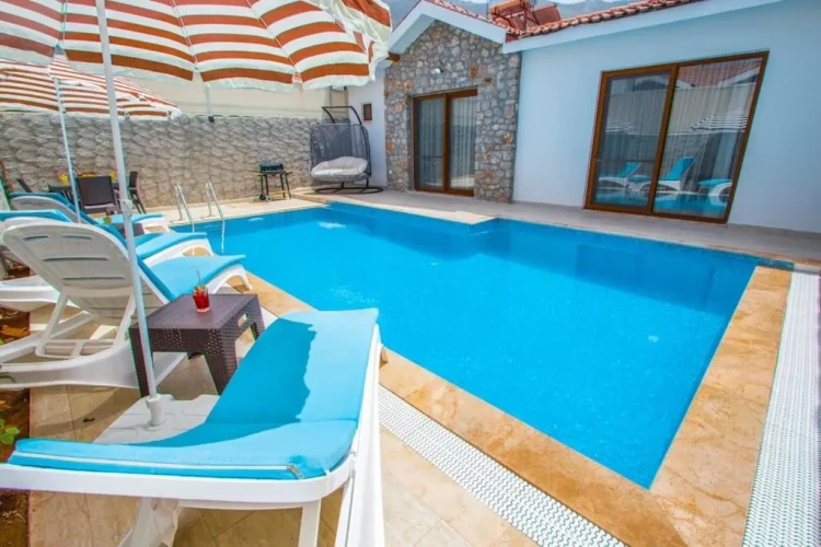 2 Bedrooms Villa
