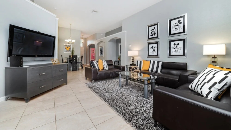 8208 fan Palm way