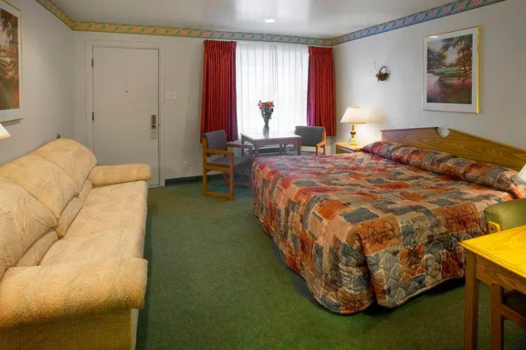 Hanging Lake Inn