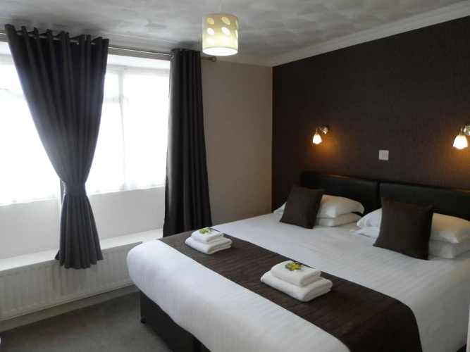 Wayside Cheer Hotel