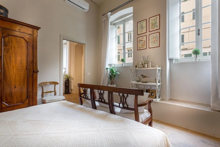 Casa Janca in Lucca With 1 Bedrooms and 2 Bathrooms