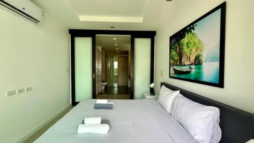 6-17 - 2 Bdr Condo With Balcony and Shared Pool