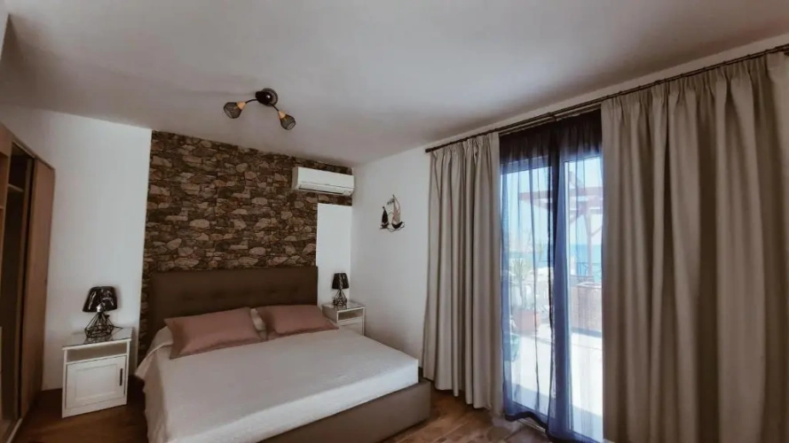 Deluxe Studio