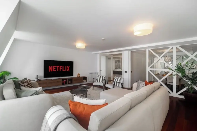 3 Bedrooms Apartment