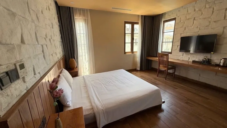 Standard Double room with city view