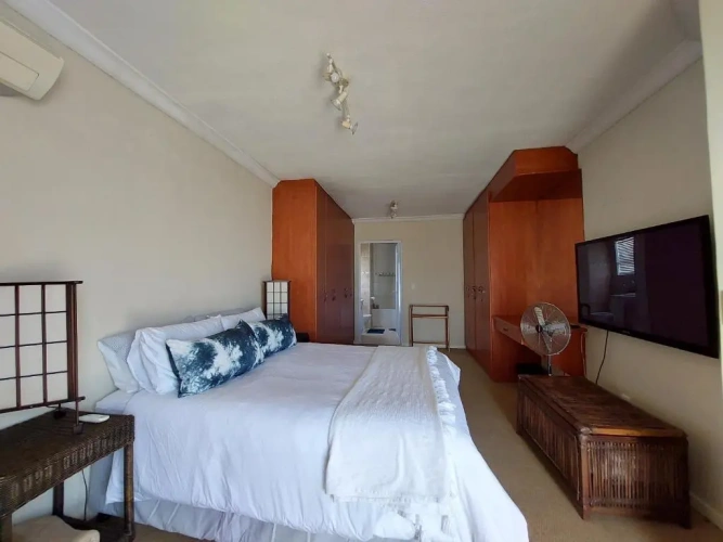 3 Bedrooms Apartment