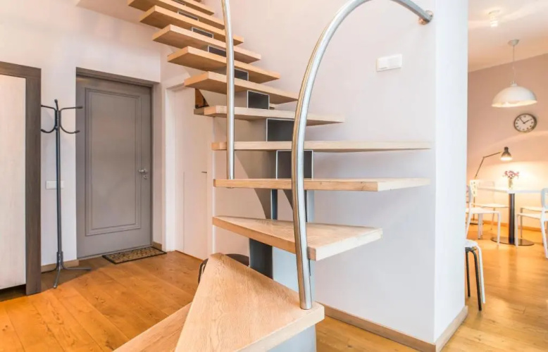 Central 2-level Penthouse with Terrace and free parking