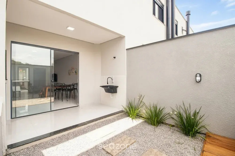 House w/ BBQ and Jacuzzi Adr0002