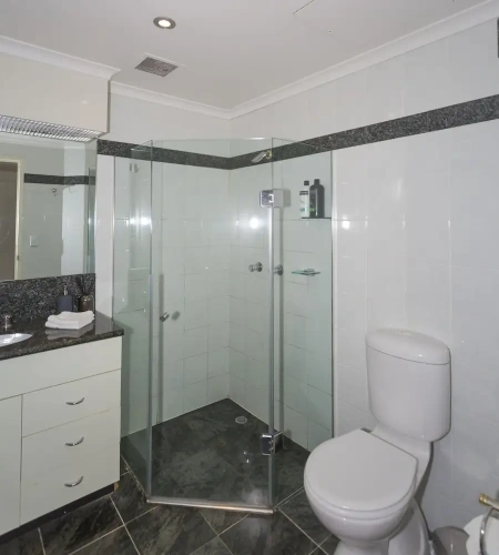 2 Bedrooms Comfort Apartment with city view