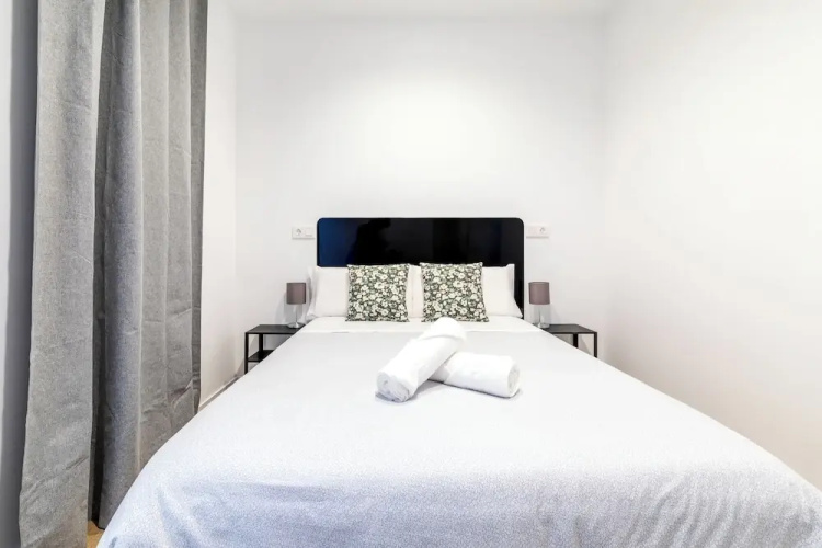 AYZ Princesa - Auto check-in property