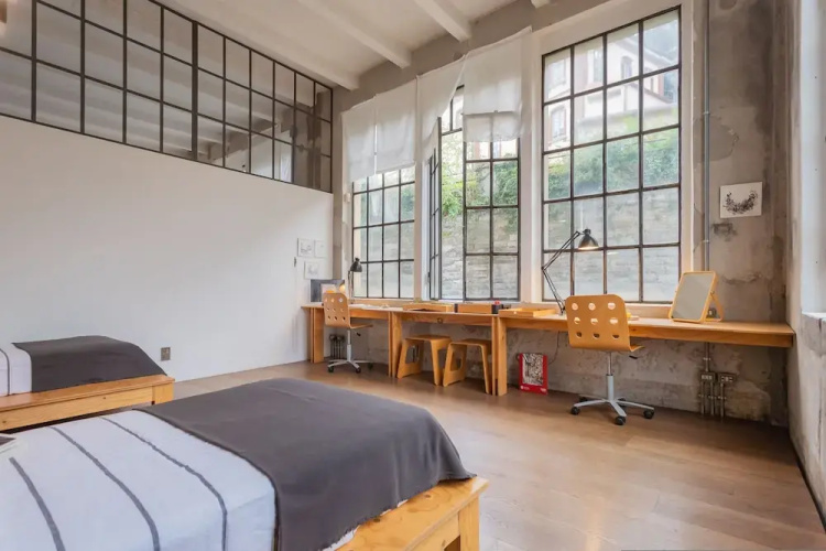 Design Loft With Private Parking