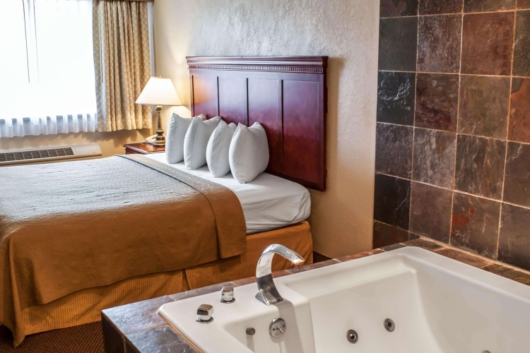 Quality Inn & Suites photo 14