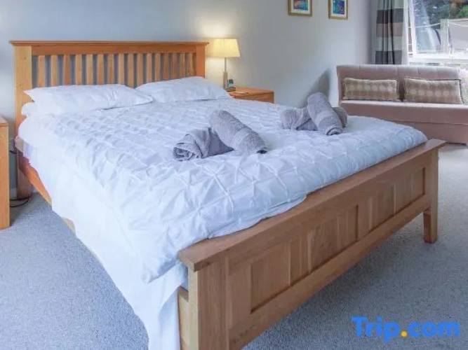 3 Bedrooms Apartment