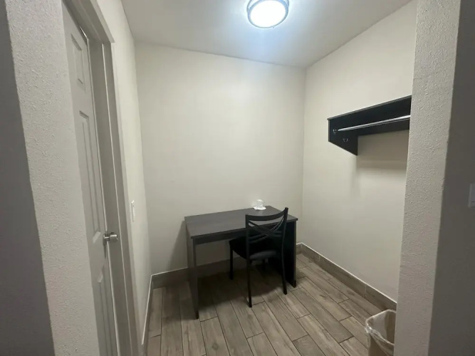 Econo Lodge St. Petersburg Central - St. Petersburg, FL