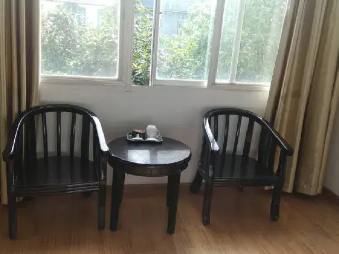 Longling Huanglong Hotel