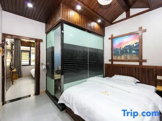 Deluxe Quadruple Suite