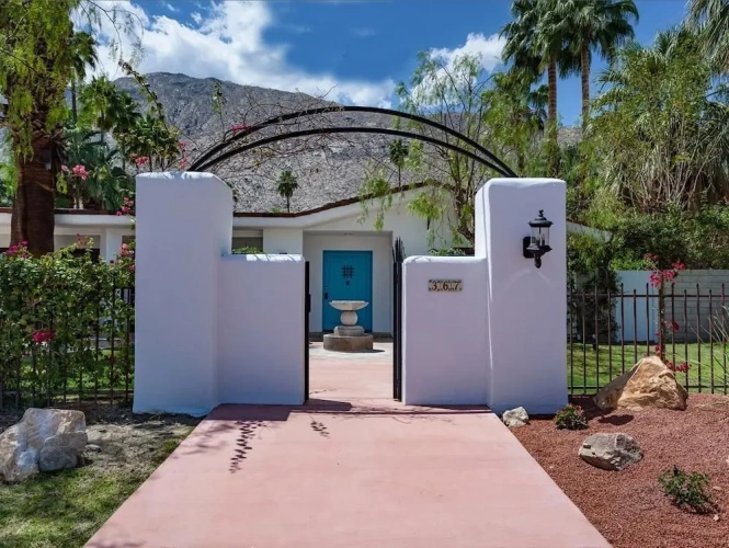 2 Bedrooms Villa