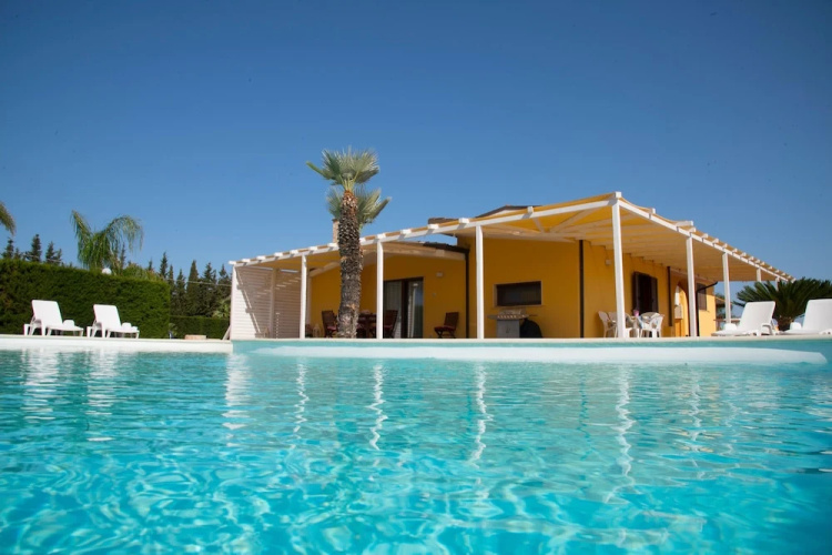 Villa With Large Swimming Pool Salento