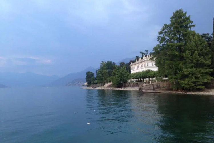 Bellagio LAKESHORE HOUSE