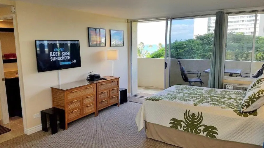 Diamond Head Beach Hotel 805