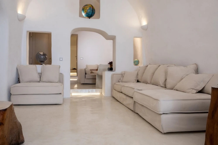 Globe Suites