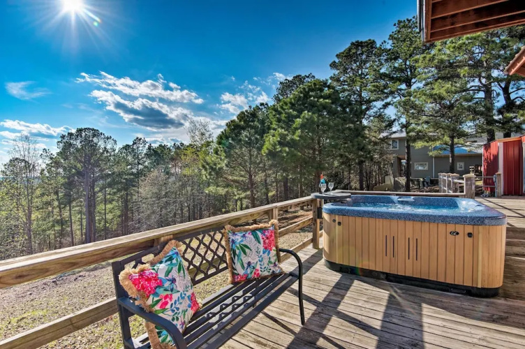 Broken Bow Mountaintop Home w/ Hot Tub!