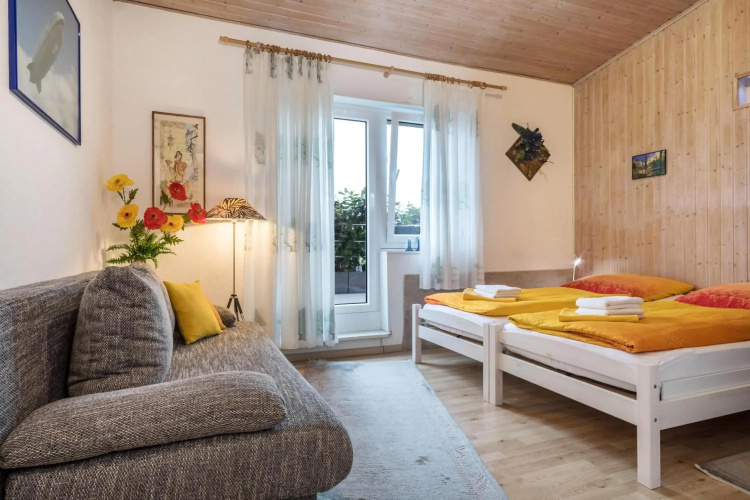 Einzimmerwohnung B und E