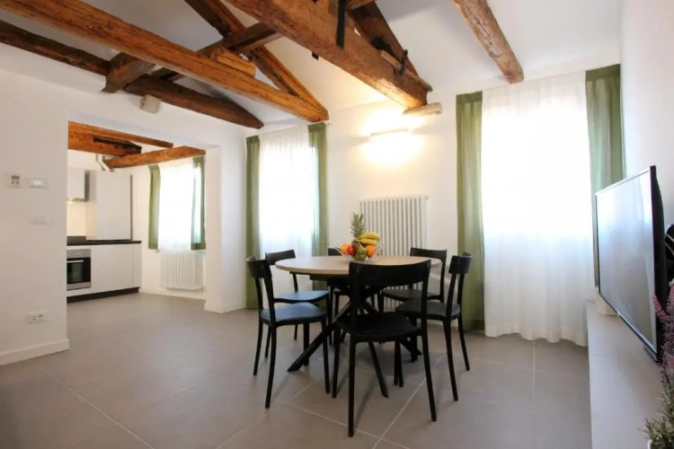 2 Bedrooms Apartment