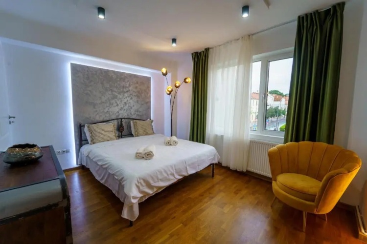 Main square 5 star luxury apartment with view