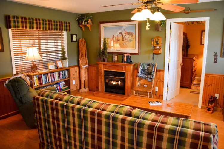 BUNNIES BURROW - 2 Br Cabin