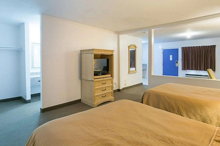 Hilcrest Inn & Suites