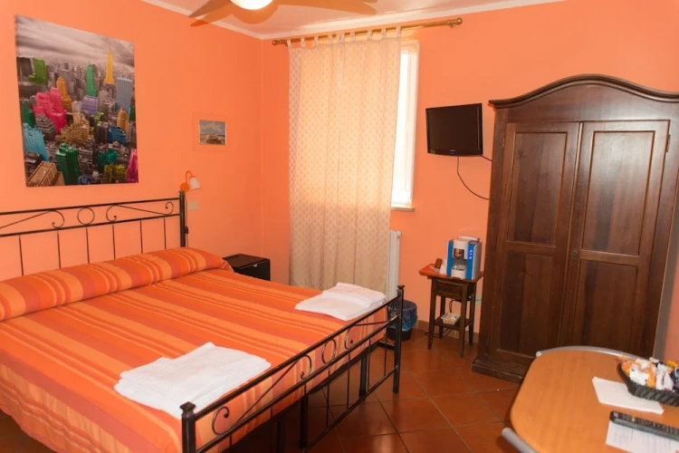 Standard Triple room