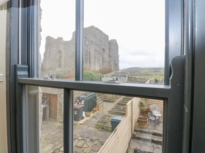 4 Castle Terrace