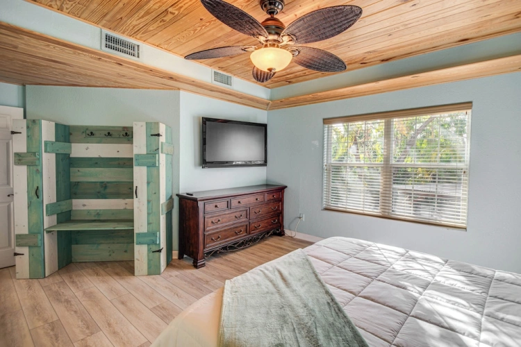 4 Bedrooms Cottage